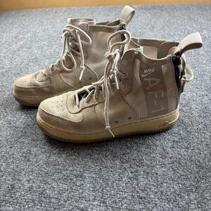NIKE Women’s SF Air Force 1 Mid Utility Sneakers Fossil Snail size: 7